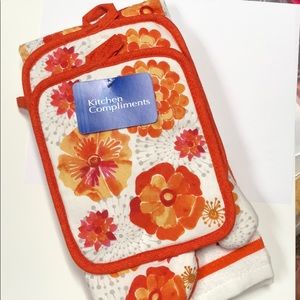 7 piece potholders & towel set orange flowers mitt